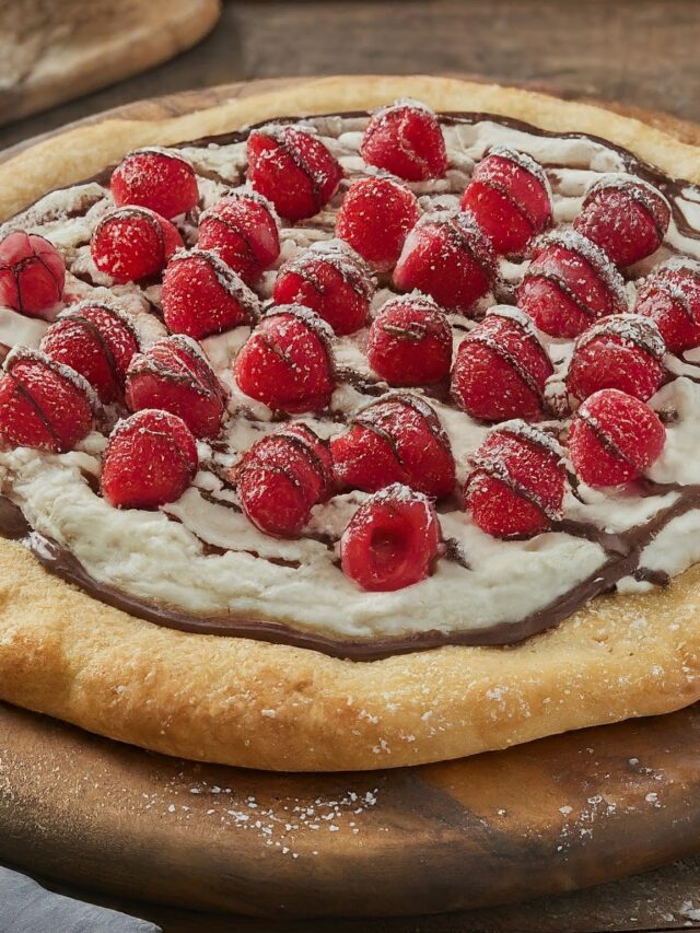 Indulge in Sweetness: Bavarian Cream Pizza Recipe